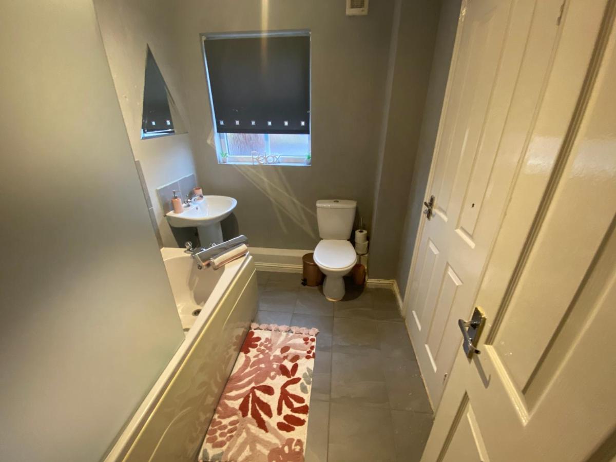 Bambz Apartment 3 Manchester Bagian luar foto
