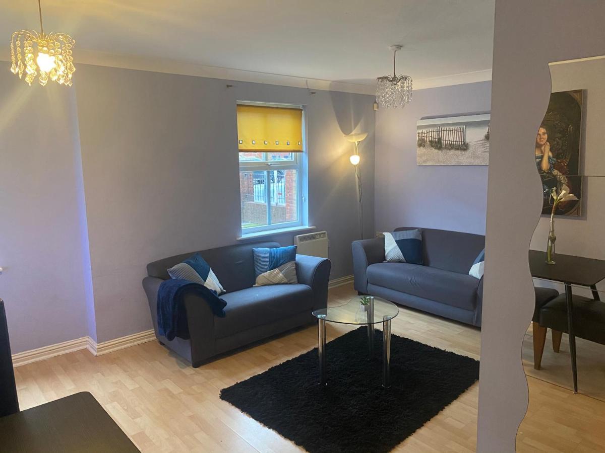 Bambz Apartment 3 Manchester Bagian luar foto
