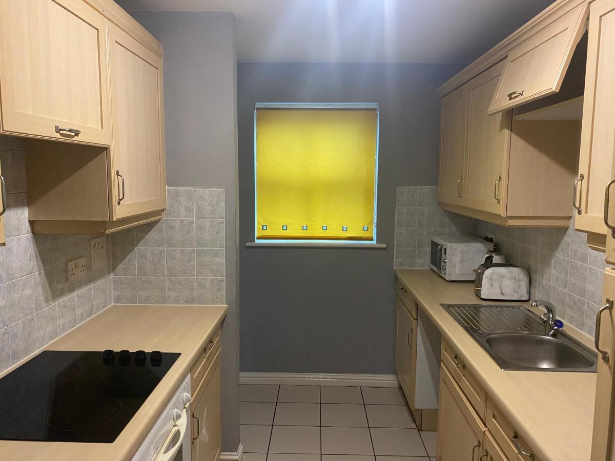 Bambz Apartment 3 Manchester Bagian luar foto