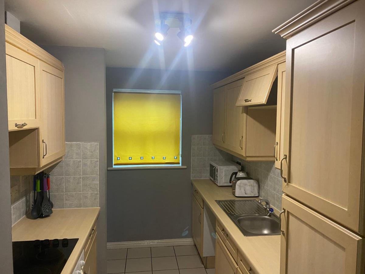 Bambz Apartment 3 Manchester Bagian luar foto