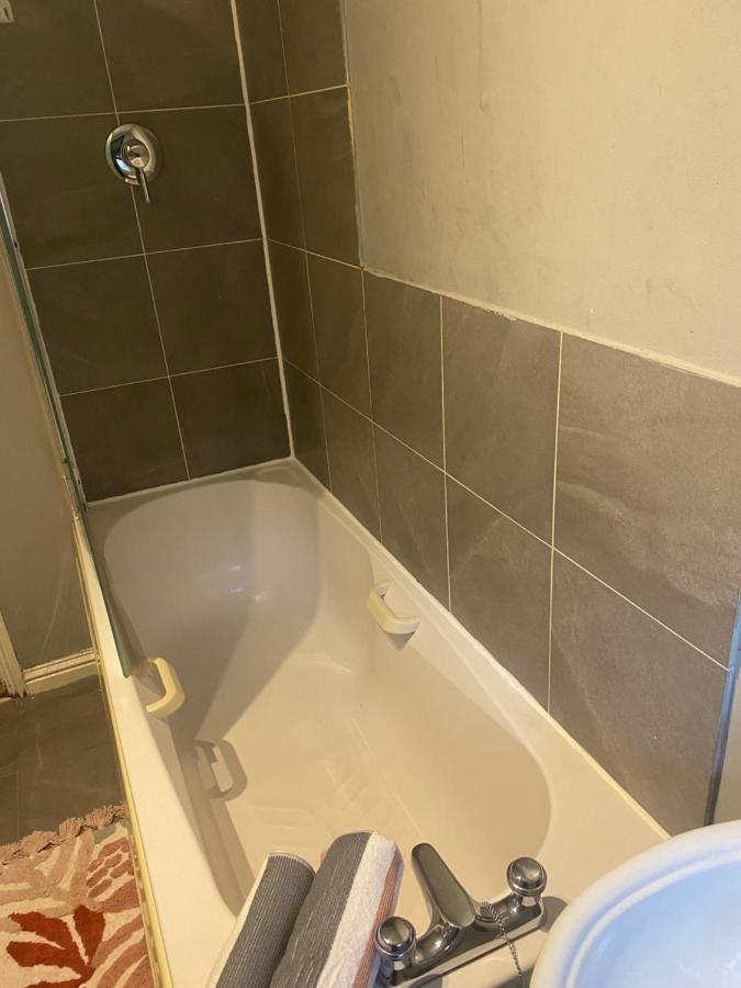 Bambz Apartment 3 Manchester Bagian luar foto