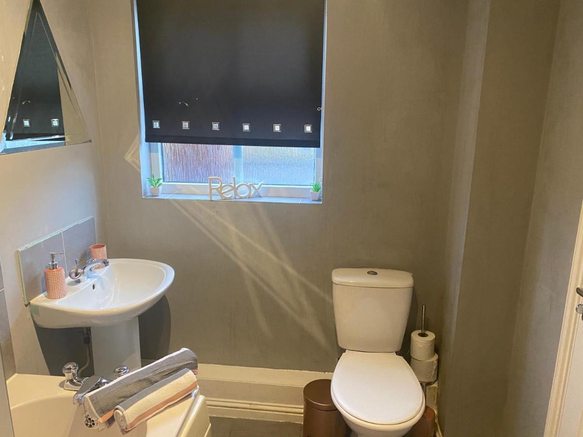 Bambz Apartment 3 Manchester Bagian luar foto